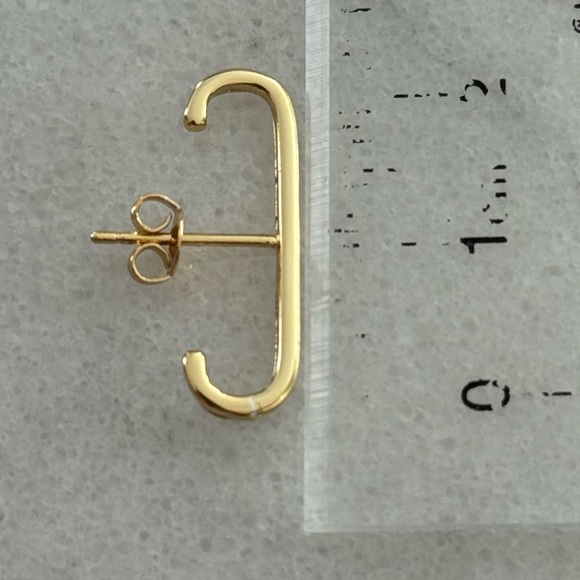 Gold Solid Suspender Cuff Huggie Earrings
Brand New - Picture 3 of 3